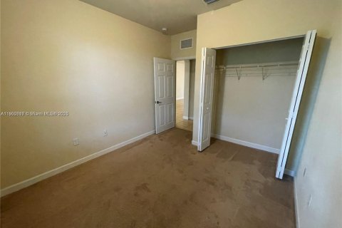 Townhouse in Miami, Florida 5 bedrooms, 214.79 sq.m. № 1951639 - photo 16