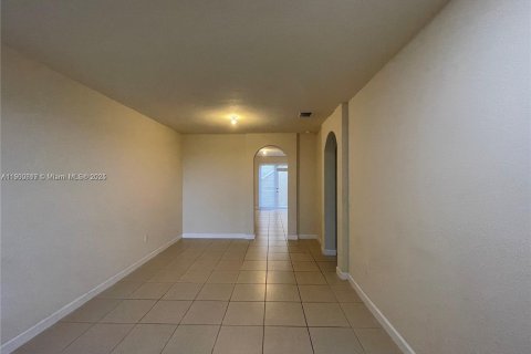 Townhouse in Miami, Florida 5 bedrooms, 214.79 sq.m. № 1951639 - photo 19