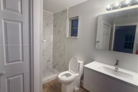 Villa ou maison à louer à Lake Worth, Floride: 2 chambres, 238.48 m2 № 2001724 - photo 11