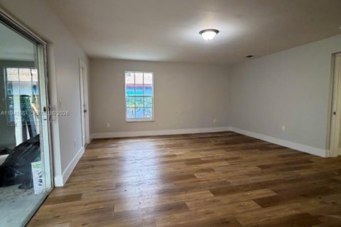 Villa ou maison à louer à Lake Worth, Floride: 2 chambres, 238.48 m2 № 2001724 - photo 8