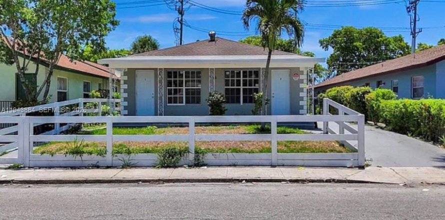 Villa ou maison à Lake Worth, Floride 2 chambres, 238.48 m2 № 2001724