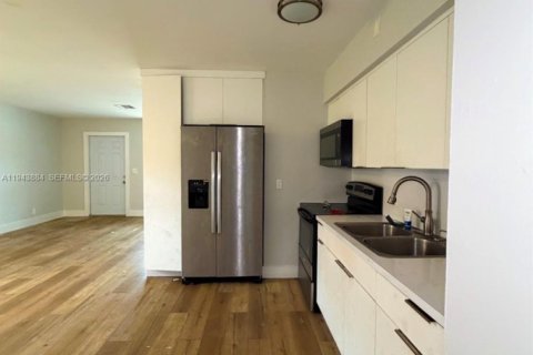 Villa ou maison à louer à Lake Worth, Floride: 2 chambres, 238.48 m2 № 2001724 - photo 5