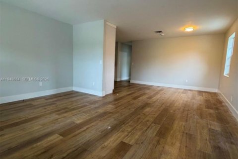 Villa ou maison à louer à Lake Worth, Floride: 2 chambres, 238.48 m2 № 2001724 - photo 3