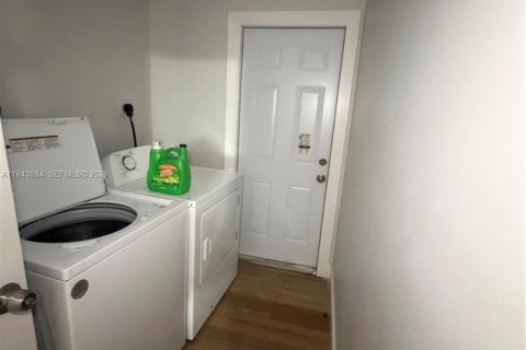 Villa ou maison à louer à Lake Worth, Floride: 2 chambres, 238.48 m2 № 2001724 - photo 12