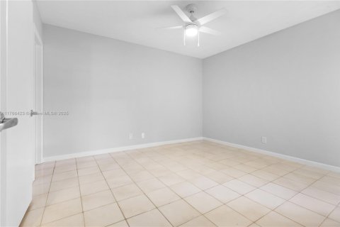 Condo in Oakland Park, Florida, 1 bedroom  № 1581633 - photo 14