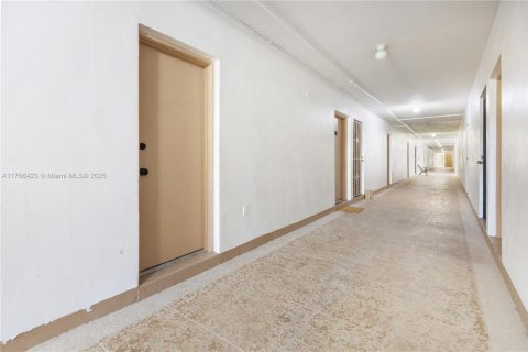 Condo in Oakland Park, Florida, 1 bedroom  № 1581633 - photo 21