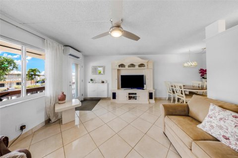 Condominio en venta en Hallandale Beach, Florida, 1 dormitorio, 58.06 m2 № 2255958 - foto 5