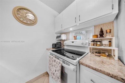 Condominio en venta en Hallandale Beach, Florida, 1 dormitorio, 58.06 m2 № 2255958 - foto 11