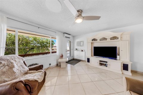 Condominio en venta en Hallandale Beach, Florida, 1 dormitorio, 58.06 m2 № 2255958 - foto 4