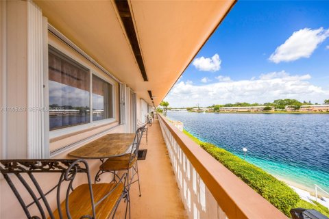 Condominio en venta en Hallandale Beach, Florida, 1 dormitorio, 58.06 m2 № 2255958 - foto 20