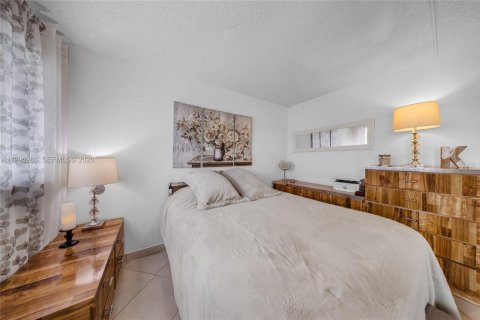 Condominio en venta en Hallandale Beach, Florida, 1 dormitorio, 58.06 m2 № 2255958 - foto 16