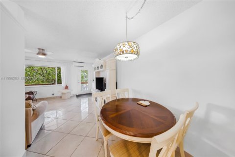 Condominio en venta en Hallandale Beach, Florida, 1 dormitorio, 58.06 m2 № 2255958 - foto 8