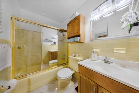 Condominio en venta en Hallandale Beach, Florida, 1 dormitorio, 58.06 m2 № 2255958 - foto 13