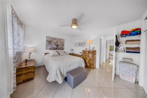 Condominio en venta en Hallandale Beach, Florida, 1 dormitorio, 58.06 m2 № 2255958 - foto 15