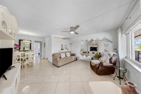 Condominio en Hallandale Beach, Florida, 1 dormitorio  № 2255958