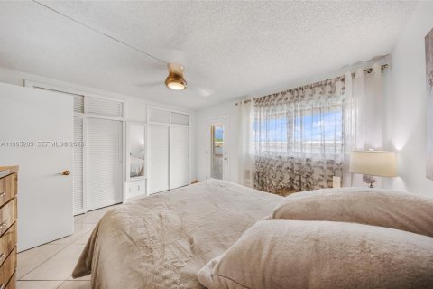 Condominio en venta en Hallandale Beach, Florida, 1 dormitorio, 58.06 m2 № 2255958 - foto 17