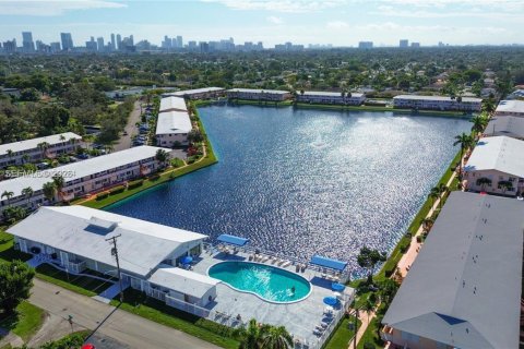 Condominio en venta en Hallandale Beach, Florida, 1 dormitorio, 58.06 m2 № 2255958 - foto 22