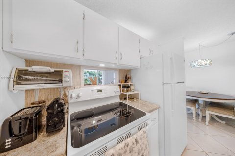 Condominio en venta en Hallandale Beach, Florida, 1 dormitorio, 58.06 m2 № 2255958 - foto 12