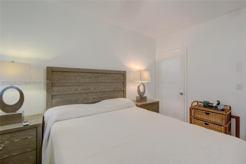 Copropriété à vendre à Hallandale Beach, Floride: 2 chambres, 78.78 m2 № 1878529 - photo 14