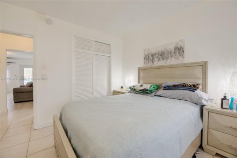 Copropriété à vendre à Hallandale Beach, Floride: 2 chambres, 78.78 m2 № 1878529 - photo 17