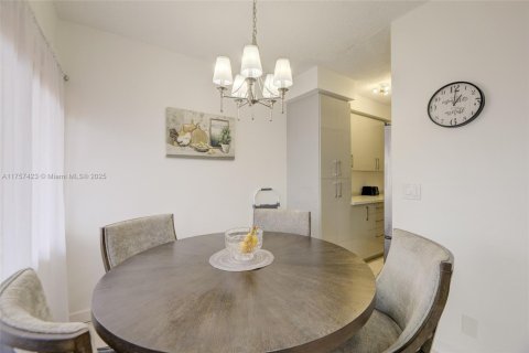 Copropriété à vendre à Hallandale Beach, Floride: 2 chambres, 78.78 m2 № 1878529 - photo 7