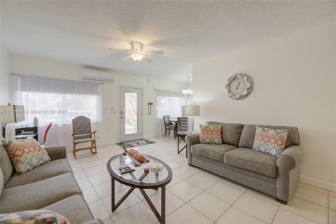 Copropriété à vendre à Hallandale Beach, Floride: 2 chambres, 78.78 m2 № 1878529 - photo 5