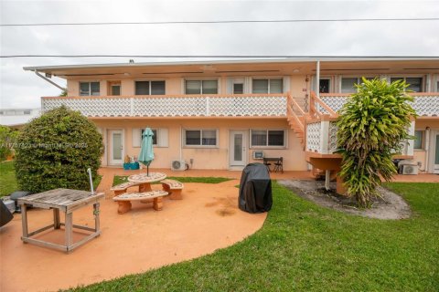 Copropriété à vendre à Hallandale Beach, Floride: 2 chambres, 78.78 m2 № 1878529 - photo 21