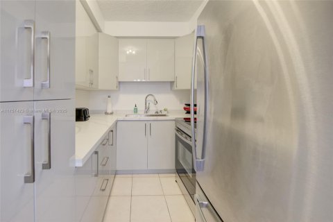 Copropriété à vendre à Hallandale Beach, Floride: 2 chambres, 78.78 m2 № 1878529 - photo 9