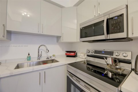 Copropriété à vendre à Hallandale Beach, Floride: 2 chambres, 78.78 m2 № 1878529 - photo 10