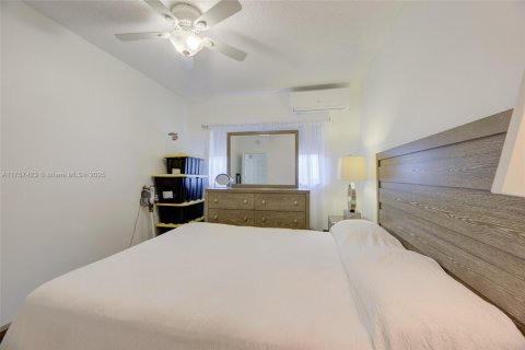 Copropriété à vendre à Hallandale Beach, Floride: 2 chambres, 78.78 m2 № 1878529 - photo 13