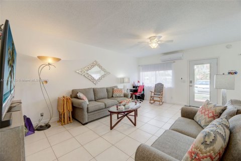 Copropriété à vendre à Hallandale Beach, Floride: 2 chambres, 78.78 m2 № 1878529 - photo 4