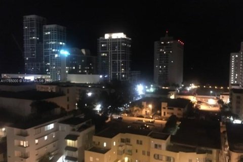 Condominio en venta en Miami Beach, Florida, 1 dormitorio, 84.54 m2 № 1868061 - foto 1