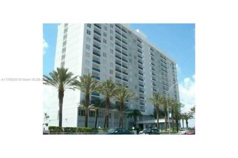 Condominio en venta en Miami Beach, Florida, 1 dormitorio, 84.54 m2 № 1868061 - foto 3