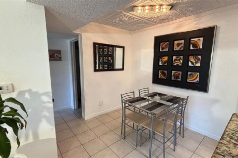 Condominio en alquiler en Saint Petersburg, Florida, 2 dormitorios, 78.78 m2 № 1911230 - foto 8