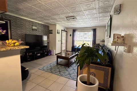 Condominio en alquiler en Saint Petersburg, Florida, 2 dormitorios, 78.78 m2 № 1911230 - foto 11