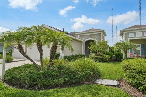Villa ou maison à louer à Fish Hawk, Floride: 2 chambres, 141.68 m2 № 1870919 - photo 2