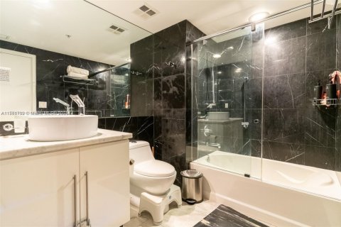 Condominio en venta en Miami, Florida, 2 dormitorios, 113.99 m2 № 1726781 - foto 16