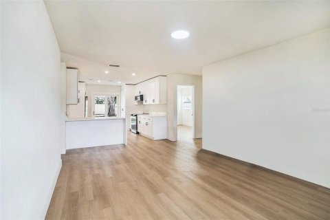 House in Tampa, Florida 3 bedrooms, 112.04 sq.m. № 1812676 - photo 9