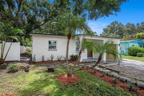 House in Tampa, Florida 3 bedrooms, 112.04 sq.m. № 1812676 - photo 5