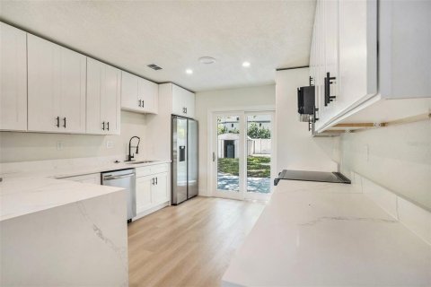 House in Tampa, Florida 3 bedrooms, 112.04 sq.m. № 1812676 - photo 12