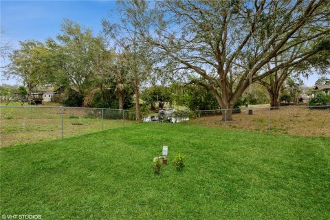 Casa en venta en Fruitland Park, Florida, 3 dormitorios, 136.66 m2 № 1549950 - foto 3