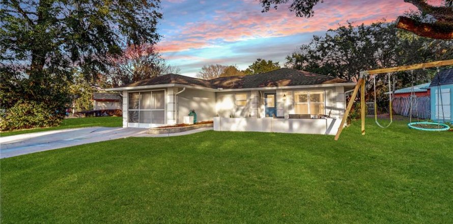 Casa en Fruitland Park, Florida 3 dormitorios, 136.66 m2 № 1549950