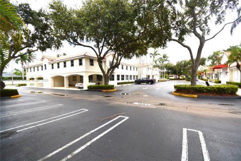 Propiedad comercial en venta en Miami, Florida № 1983374 - foto 30