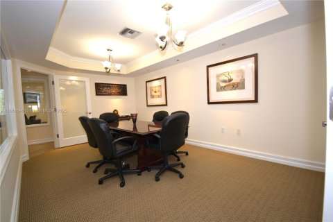 Propiedad comercial en venta en Miami, Florida № 1983374 - foto 3