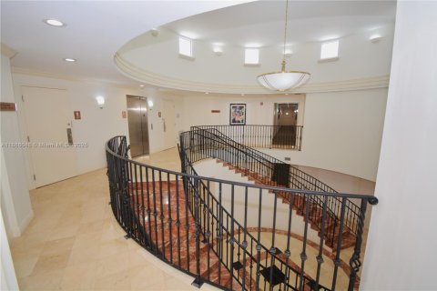 Propiedad comercial en venta en Miami, Florida № 1983374 - foto 24