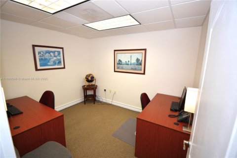 Propiedad comercial en venta en Miami, Florida № 1983374 - foto 7