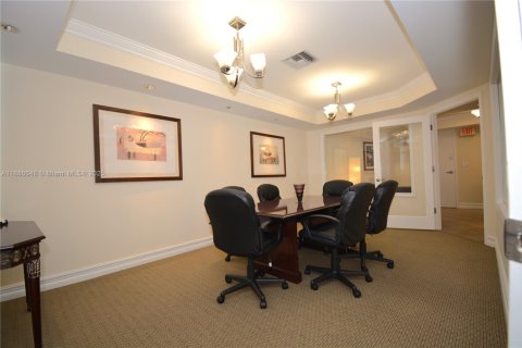 Propiedad comercial en venta en Miami, Florida № 1983374 - foto 5