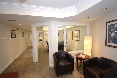 Propiedad comercial en venta en Miami, Florida № 1983374 - foto 4