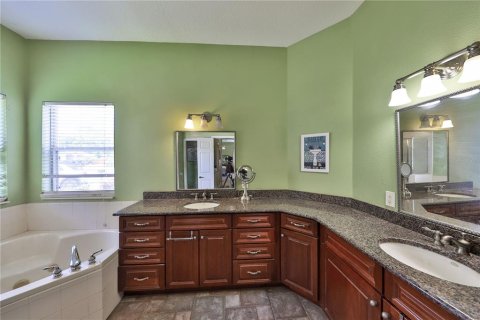 House in Winter Springs, Florida 5 bedrooms, 269.32 sq.m. № 1789153 - photo 12