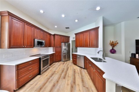 House in Winter Springs, Florida 5 bedrooms, 269.32 sq.m. № 1789153 - photo 4